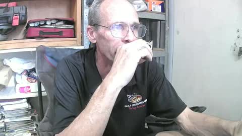 04oldskool online show from December 4, 4:37 am