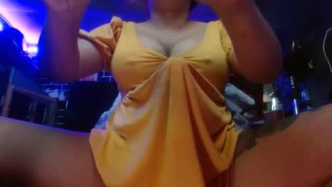 Snapshot of 11inchmonstercock4u chatting on October 19, 4:17 am  i am trixie im Your Selfsucking Mistress  online show from October 19, 4:17 am