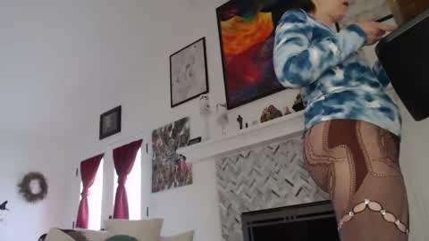 Aurora Willows online show from March 8, 9:40 pm