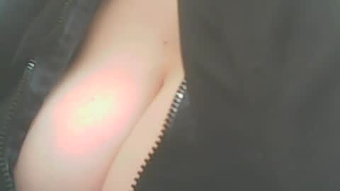 Snapshot of 1deluxepussy chatting on March 12, 8:08 am Deluxepussy online show from March 12, 8:08 am