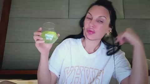 Onna online show from February 25, 7:45 am