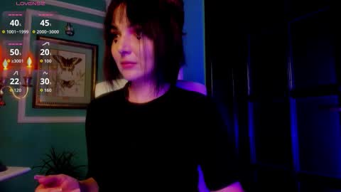 Moona  online show from December 18, 4:35 pm