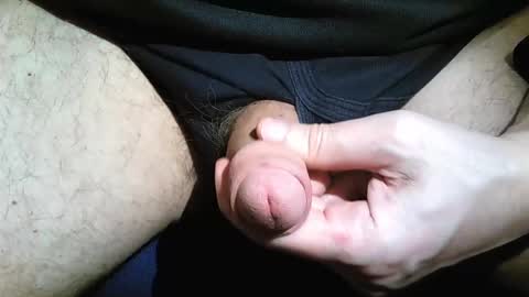 Snapshot of 2001uwuk chatting on December 2, 8:17 pm 2001uwuk online show from December 2, 8:17 pm