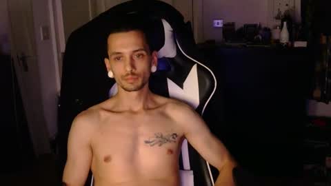 2323gary online show from December 27, 1:32 am