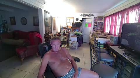 Snapshot of 86406stud chatting on December 11, 4:20 pm 86406stud online show from December 11, 4:20 pm