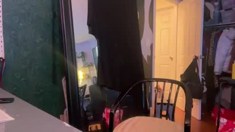 Snapshot of 8thsnd chatting on October 13, 1:51 am huh online show from October 13, 1:51 am