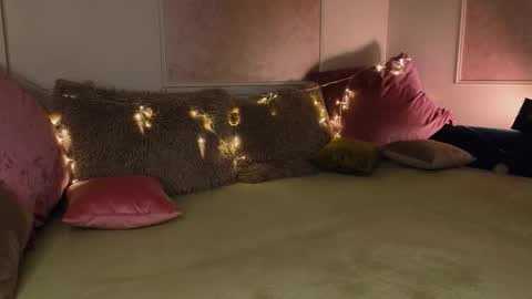 Willow online show from November 28, 9:44 pm