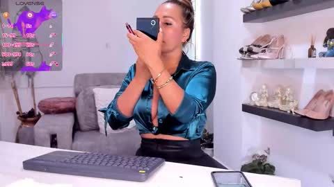 Ana Bolena online show from November 21, 3:21 pm