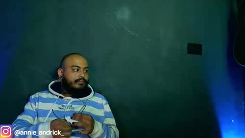 Annie Andrick online show from November 18, 1:03 pm