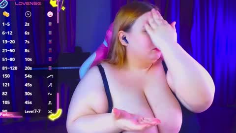 _ariaakashi_ online show from November 18, 7:44 am