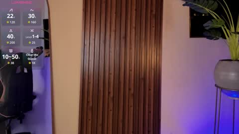   online show from December 4, 12:49 pm