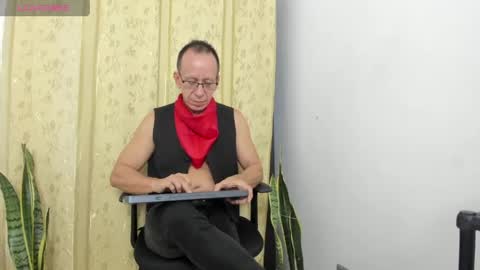 Axel online show from May 22, 11:50 am