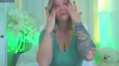 Snapshot of _b00bss_ chatting on October 6, 3:57 am Jess online show from October 6, 3:57 am