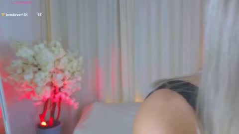 Snapshot of _b00bss_ chatting on October 24, 3:51 am Jess online show from October 24, 3:51 am