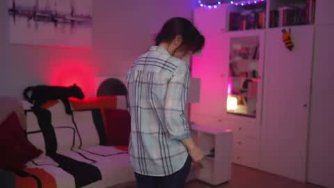 Lili online show from April 10, 9:25 am