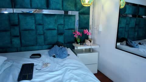 _bonnyandclyde online show from February 28, 1:59 pm