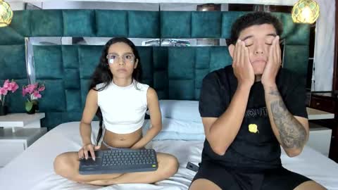 _bonnyandclyde online show from February 22, 1:36 pm