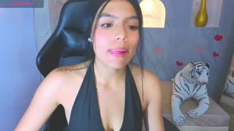 _charlottee_b online show from May 26, 8:15 pm