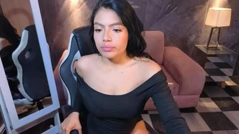 _charlottee_b online show from June 8, 7:59 pm
