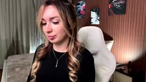 _crystal_moon_1 online show from April 25, 6:49 pm