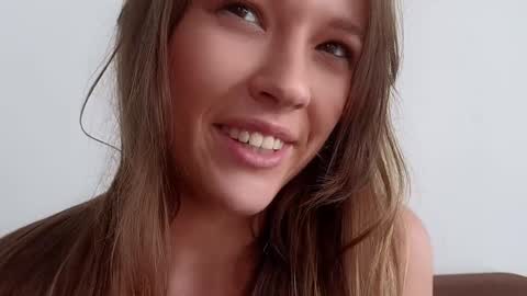 DemiDee online show from November 6, 9:45 am