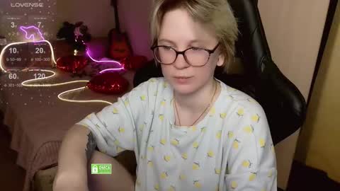 chloue and Gretta online show from March 28, 7:37 pm