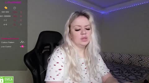 chloue and Gretta online show from January 15, 6:22 am