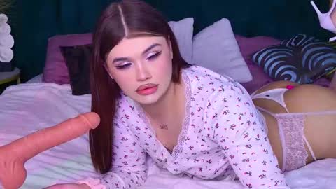 Eva Lane online show from March 1, 9:02 am