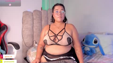 Snapshot of _giovaa_ chatting on February 2, 9:02 pm G I O V A online show from February 2, 9:02 pm