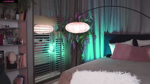 _icecrystal online show from January 15, 2:46 pm