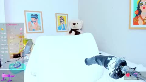 _jasminnee_ online show from March 15, 3:15 pm