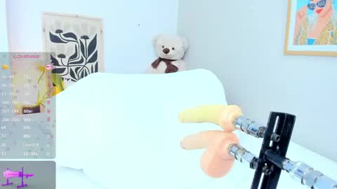 _jasminnee_ online show from May 17, 1:53 pm
