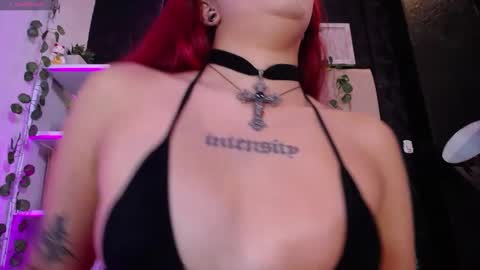 Mia online show from February 14, 2:33 pm