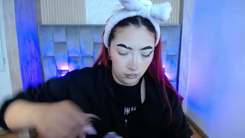 Mia online show from September 18, 3:27 pm