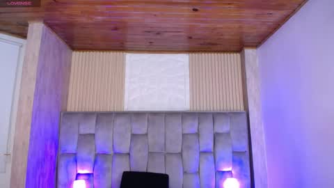 Mia online show from September 10, 3:02 pm