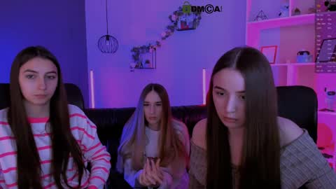 _kellykitten_ online show from April 6, 8:59 am