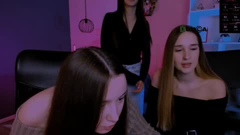 _kellykitten_ online show from March 27, 10:16 am