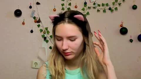 _kikiclark_ online show from February 14, 9:23 am