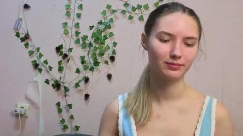 _kikiclark_ online show from March 1, 9:19 pm