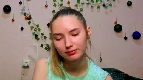 _kikiclark_ online show from February 15, 8:51 pm