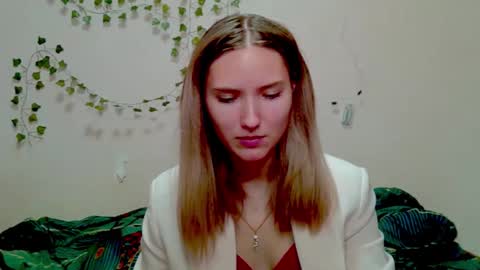 _kikiclark_ online show from November 21, 8:29 pm