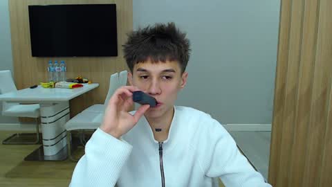 Kurt online show from December 12, 4:04 am