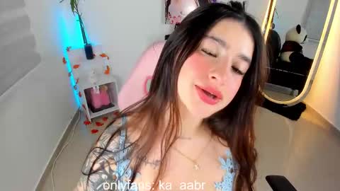 Snapshot of _kylie_miller1 chatting on February 25, 3:42 am Kylie online show from February 25, 3:42 am
