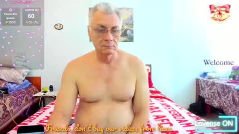 Snapshot of _lady_red_ chatting on March 2, 8:59 am Lory online show from March 2, 8:59 am