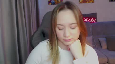 _lalune_ online show from March 3, 3:08 am