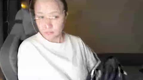 _lalune_ online show from January 18, 8:29 pm