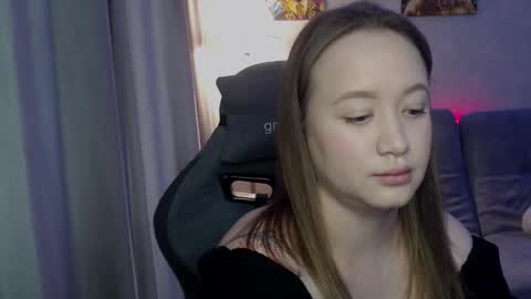 _lalune_ online show from October 7, 10:22 am