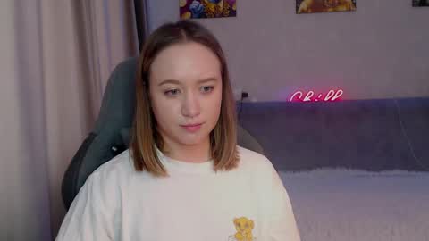 _lalune_ online show from March 7, 6:02 am