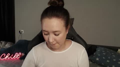 _lalune_ online show from November 25, 9:02 pm