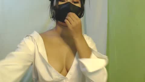 _lilies_gigi_ online show from May 19, 12:06 am